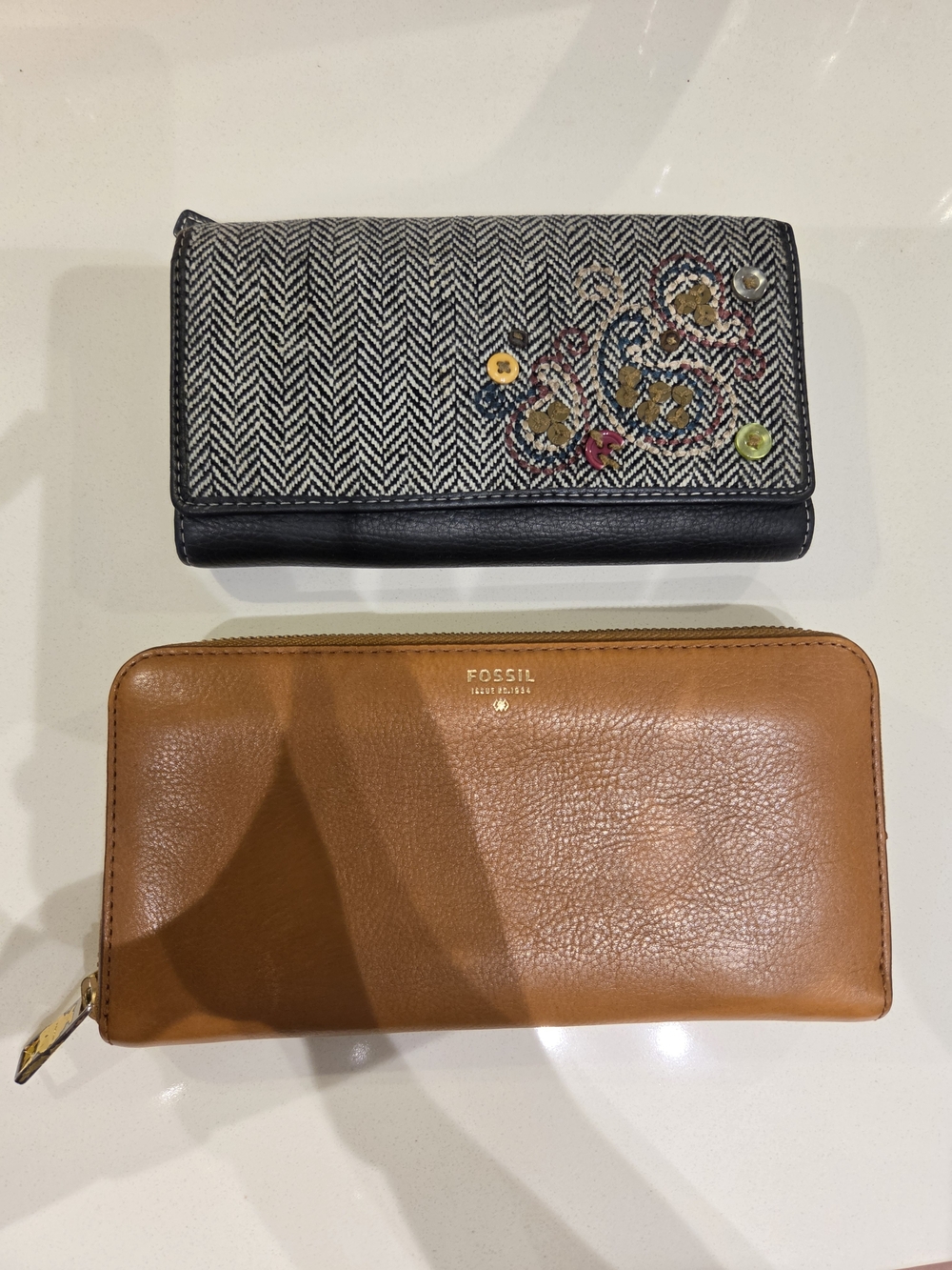 (BUNDLE OF 2) Fossil Tan Leather Zip Wallet & Patterned Black-Trim Clutch Duo